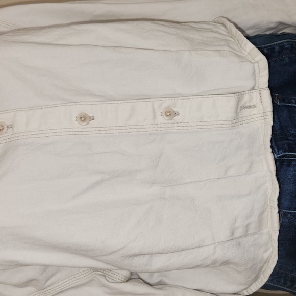 DENIM PLEATED CROPPED BUTTON UP BLOUSE - Picture 3 of 11